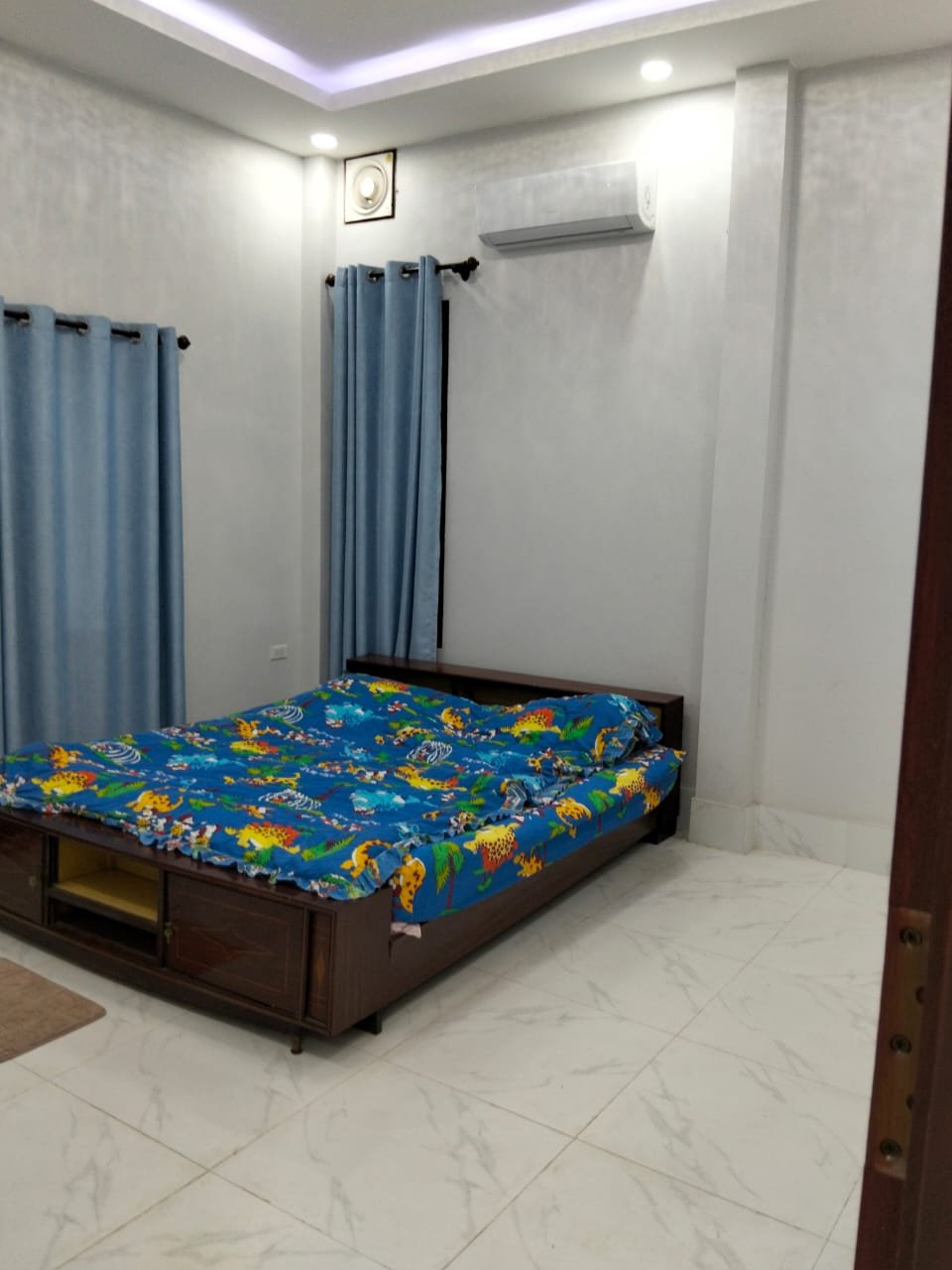 6448-Modern Living Made Easy: House Rentals Close to ITECC Shopping Zone