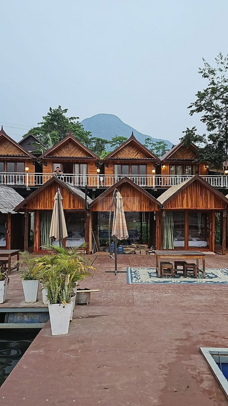6461-Own Your Dream: Ready-to-Run Resort & Raft House Business in Vientiane Province.