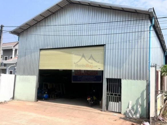 6440-Well-Located Warehouse near Nongtha lake – Perfect for Operations or Redevelopment.