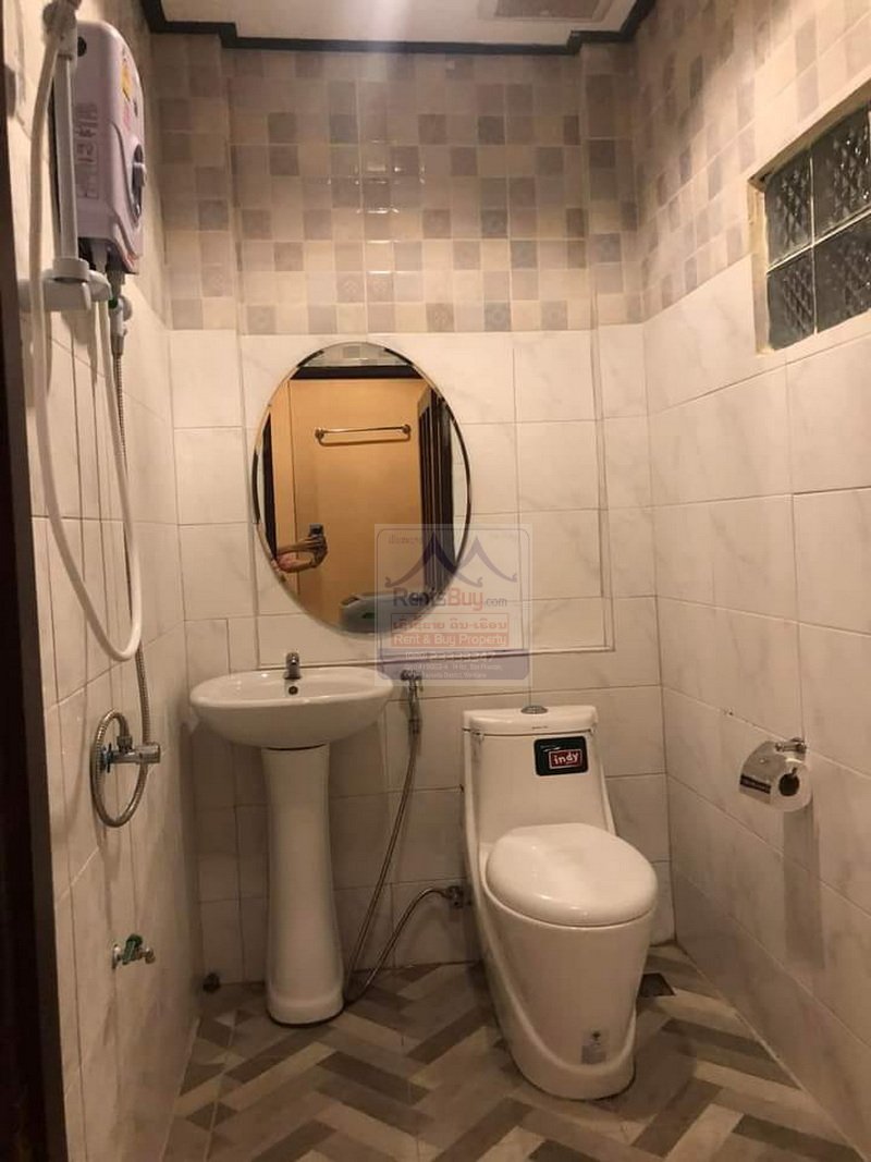 6486-SG Apartment for Rent: Prime Location in Sikhottabong District near Sangjiang Market.