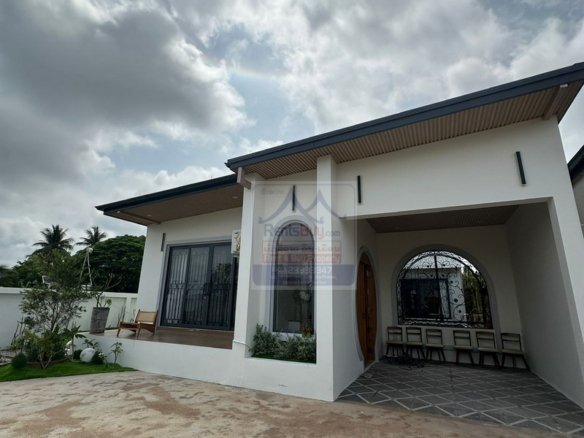 6480-Discover Your Vientiane Private Pool: A Fully Equipped Compound House for Rent.