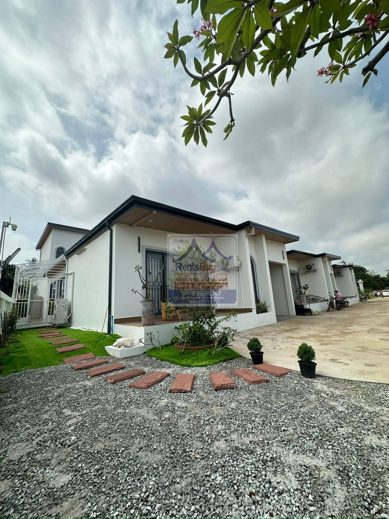 CompoundHouseRent05 6480-Discover Your Vientiane Private Pool: A Fully Equipped Compound House for Rent.