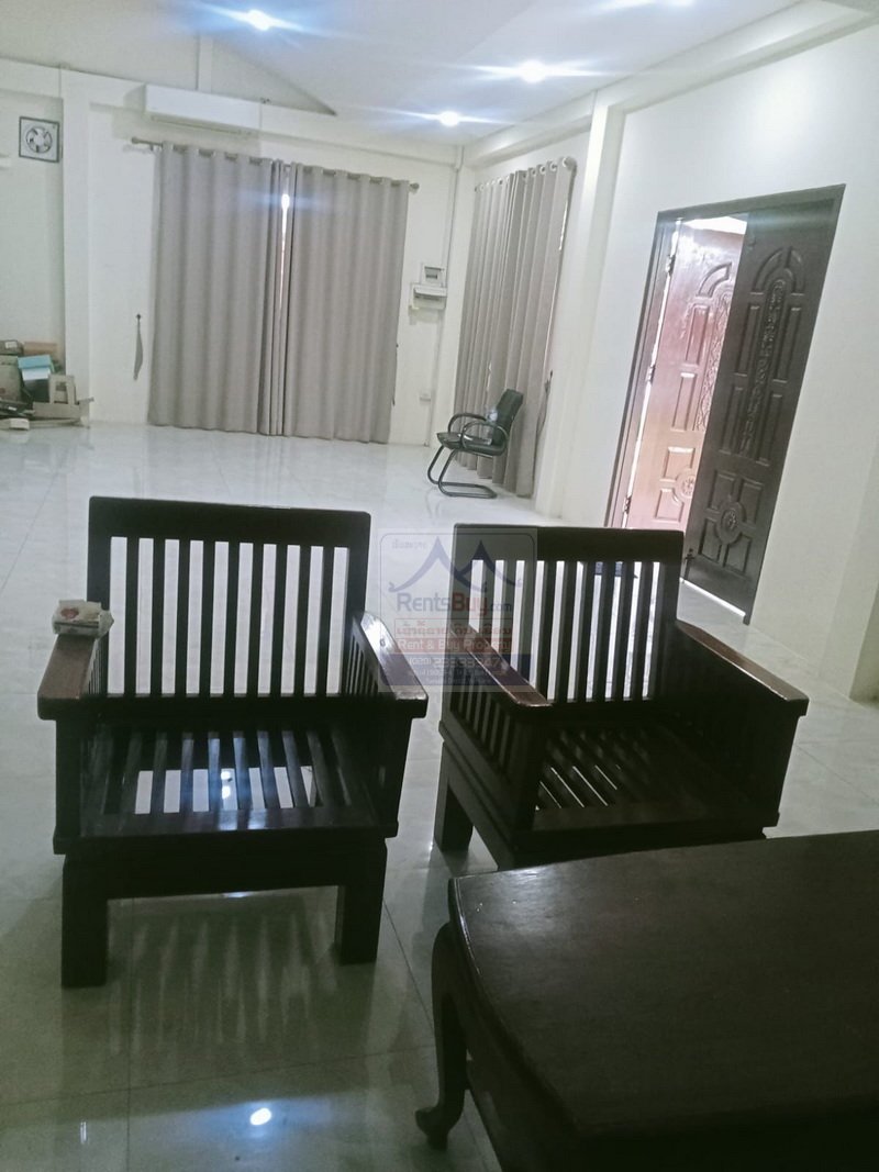 Houserent04 6497-Your Vientiane Dream Home for Rent: Spacious & Furnished in Vibrant Nongduang Market Zone.