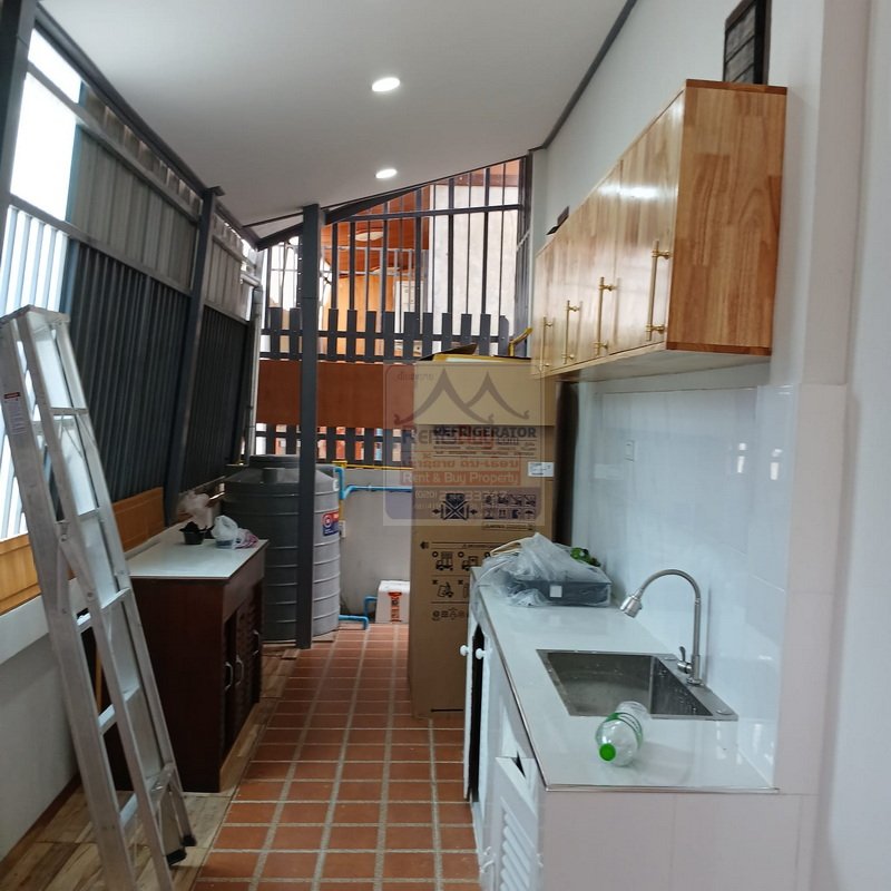 6504-Modern Living Near Rattana Institute: Your Ideal Vientiane Rental Home.