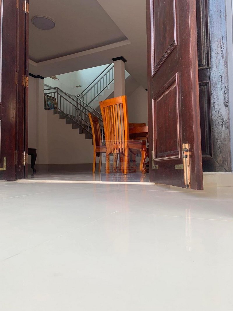 6496-Prime Residential Opportunity: Spacious House for Rent in Central Vientiane.