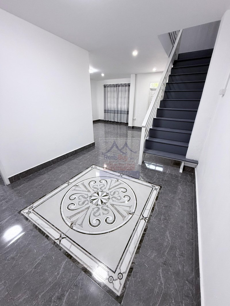6521-Strategic Villa in Sisattanak: A Versatile Investment Opportunity in Vientiane.