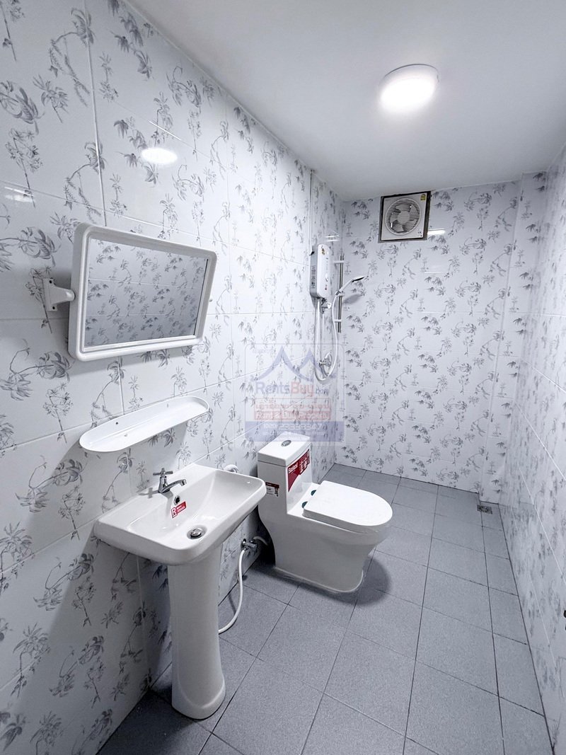 6521-Strategic Villa in Sisattanak: A Versatile Investment Opportunity in Vientiane.