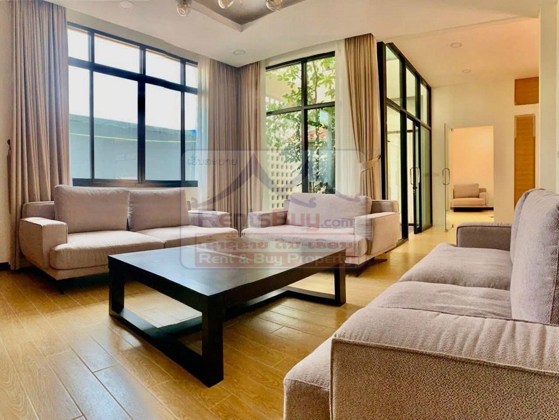 6535-Modern 6-Bedroom House for Rent in That Luang Spacious & Stylish Living