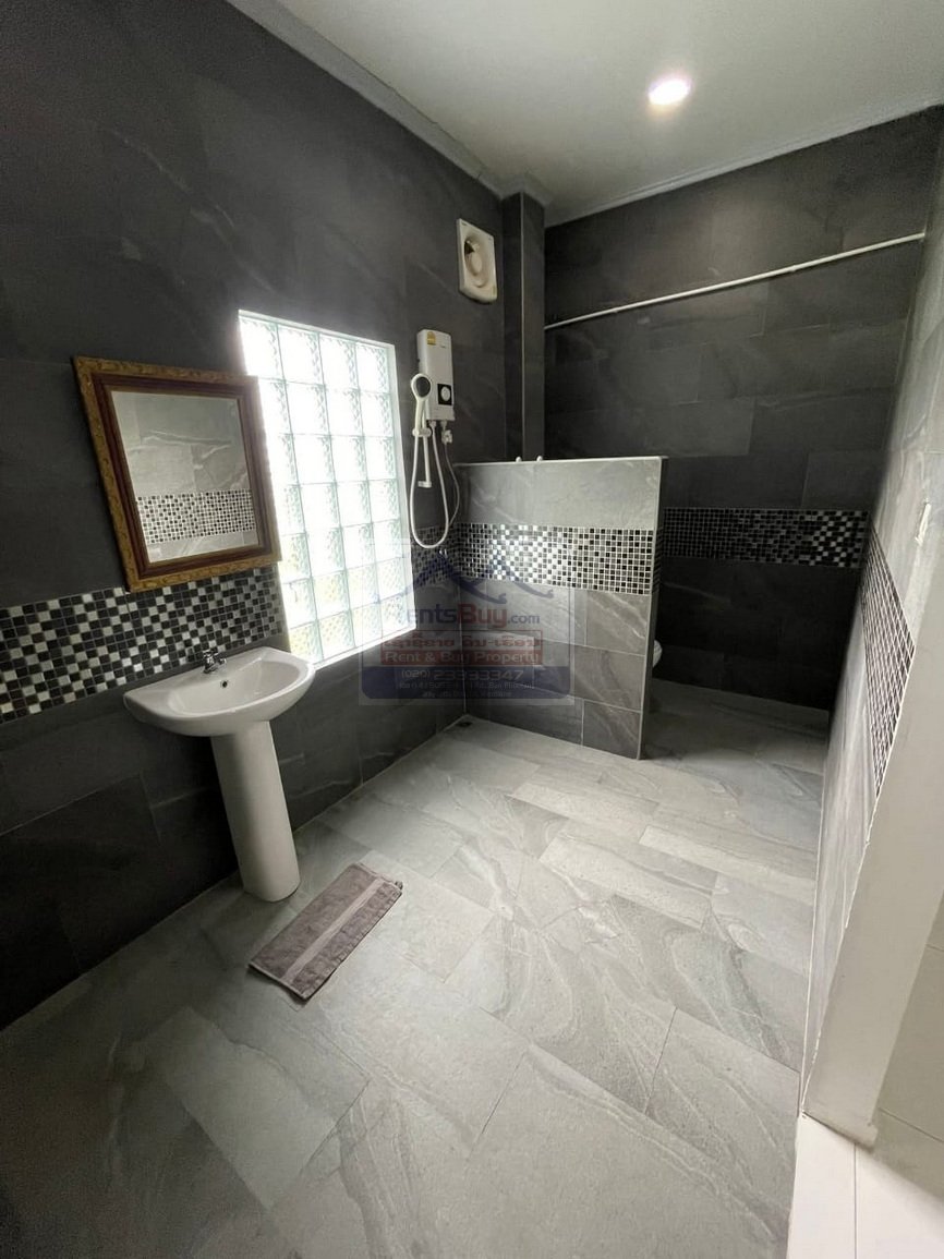 houseforrent&sale04 6548-Versatile Property for Rent or Sale in Prime Commercial Hub Ideal for Home or Business at Logistic Railway, 450 Years Road