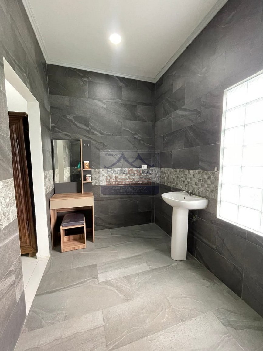 houseforrent&sale10 6548-Versatile Property for Rent or Sale in Prime Commercial Hub Ideal for Home or Business at Logistic Railway, 450 Years Road
