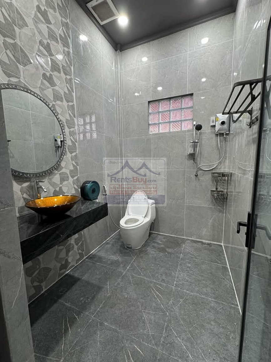 6538-Modern Dual Home Estate in That Luang Fully Furnished & Move-In Ready