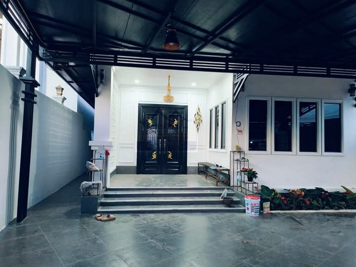6538-Modern Dual Home Estate in That Luang Fully Furnished & Move-In Ready