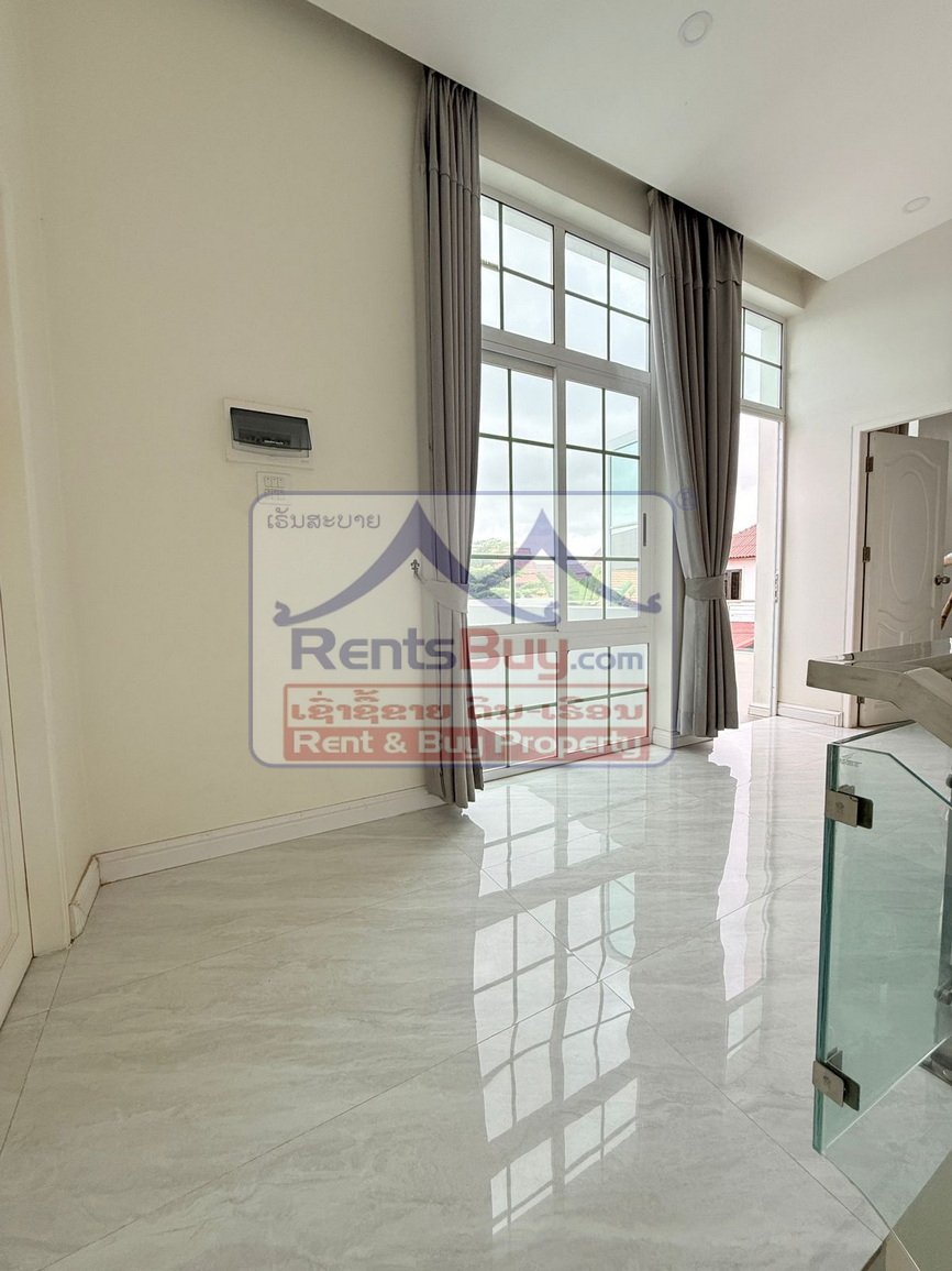 6577-Charming 3-Bedroom Home with Spacious Yard in Sisattanak District