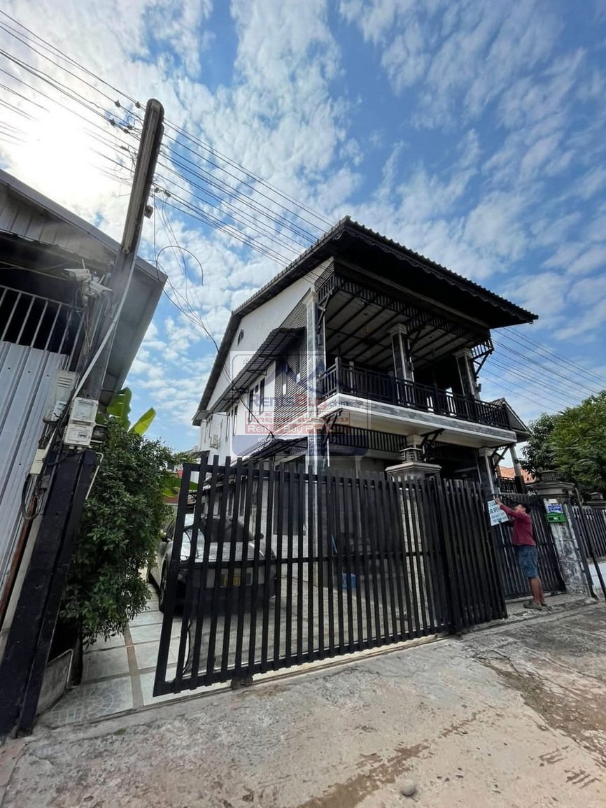 6570-Elegant 4-Bedroom, 5-Bathroom Fully Furnished Home for Rent in Prime Xaysettha District, Vientiane