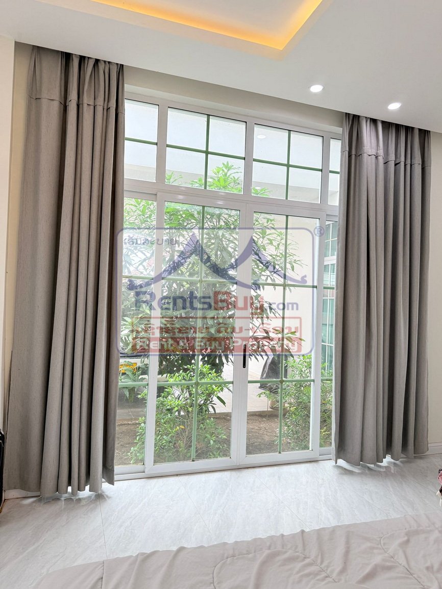 6577-Charming 3-Bedroom Home with Spacious Yard in Sisattanak District