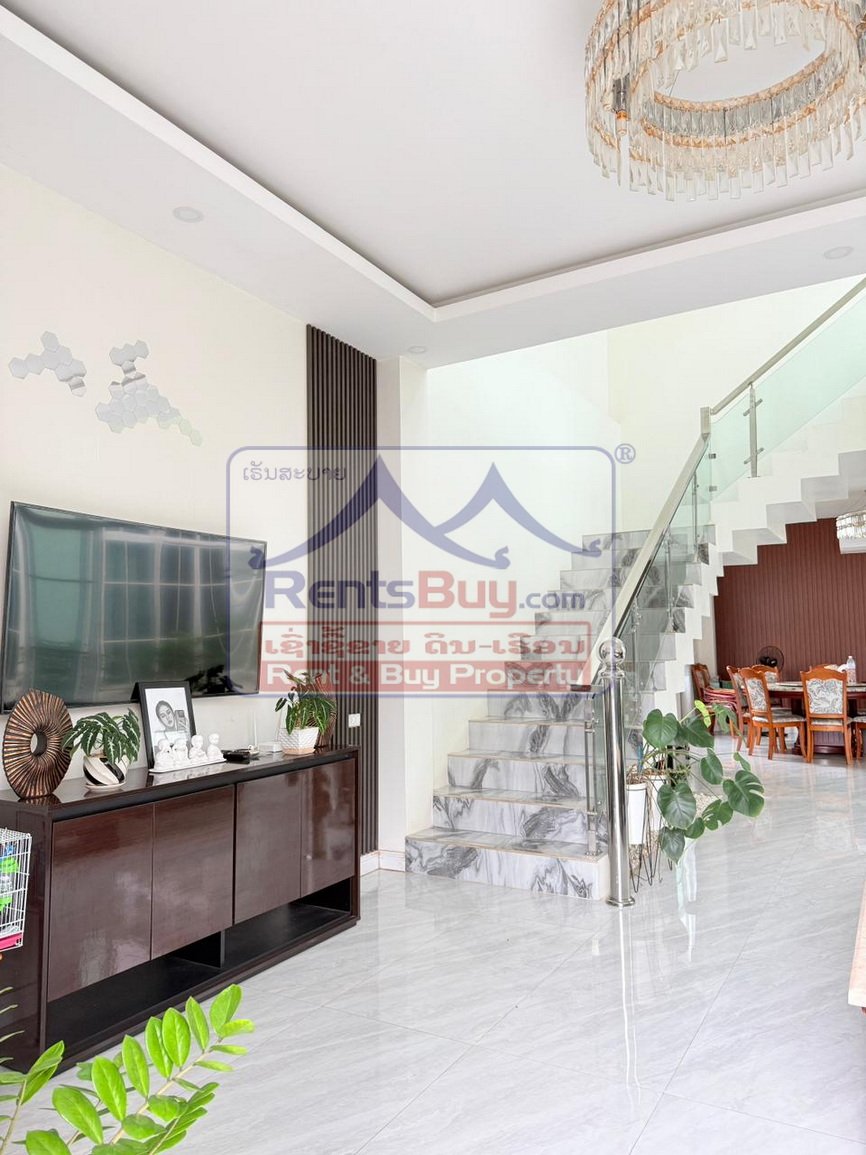 6577-Charming 3-Bedroom Home with Spacious Yard in Sisattanak District
