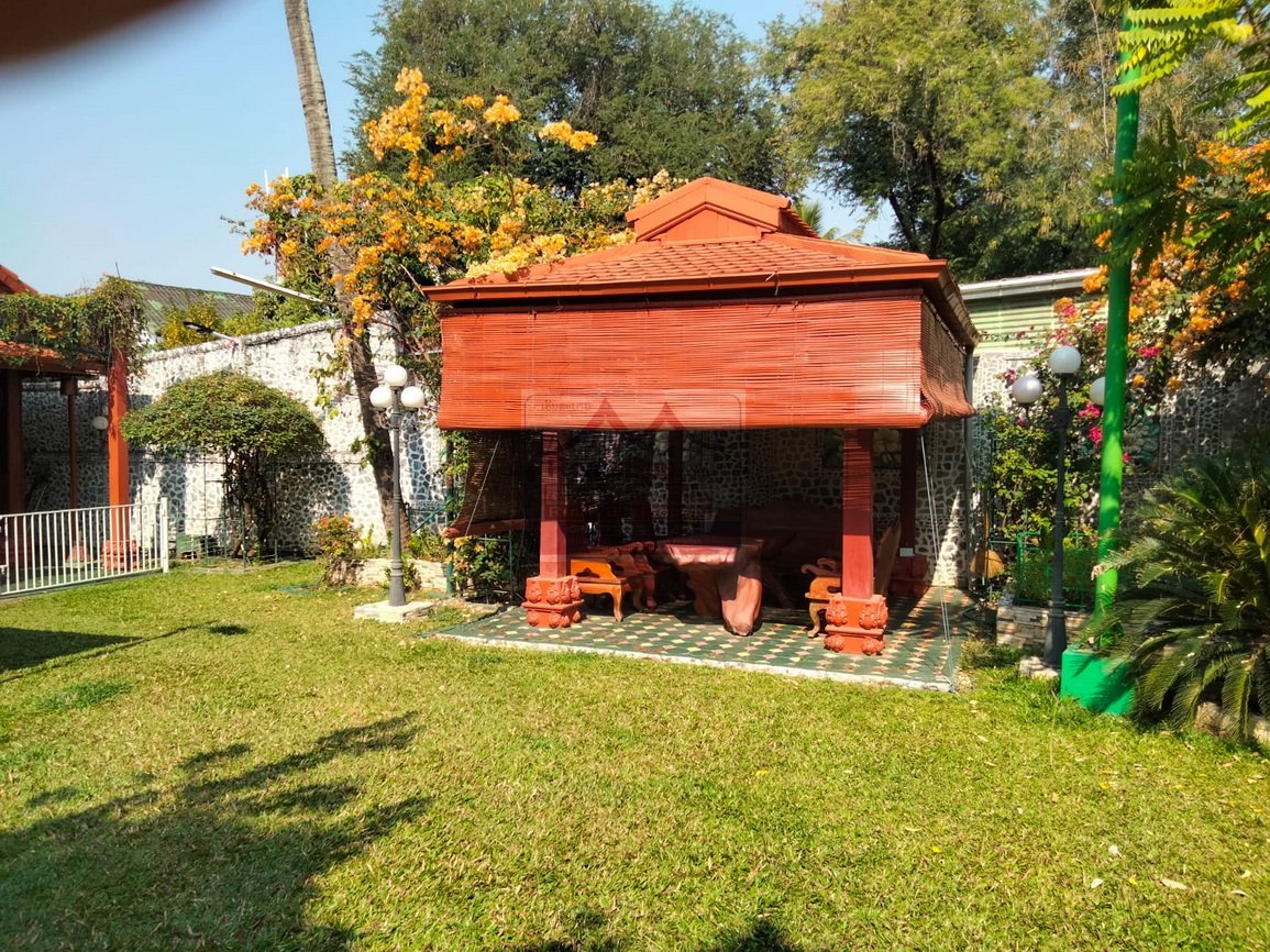 6555-Prime Investment Estate Near Patuxay Rare Opportunity in Central Vientiane