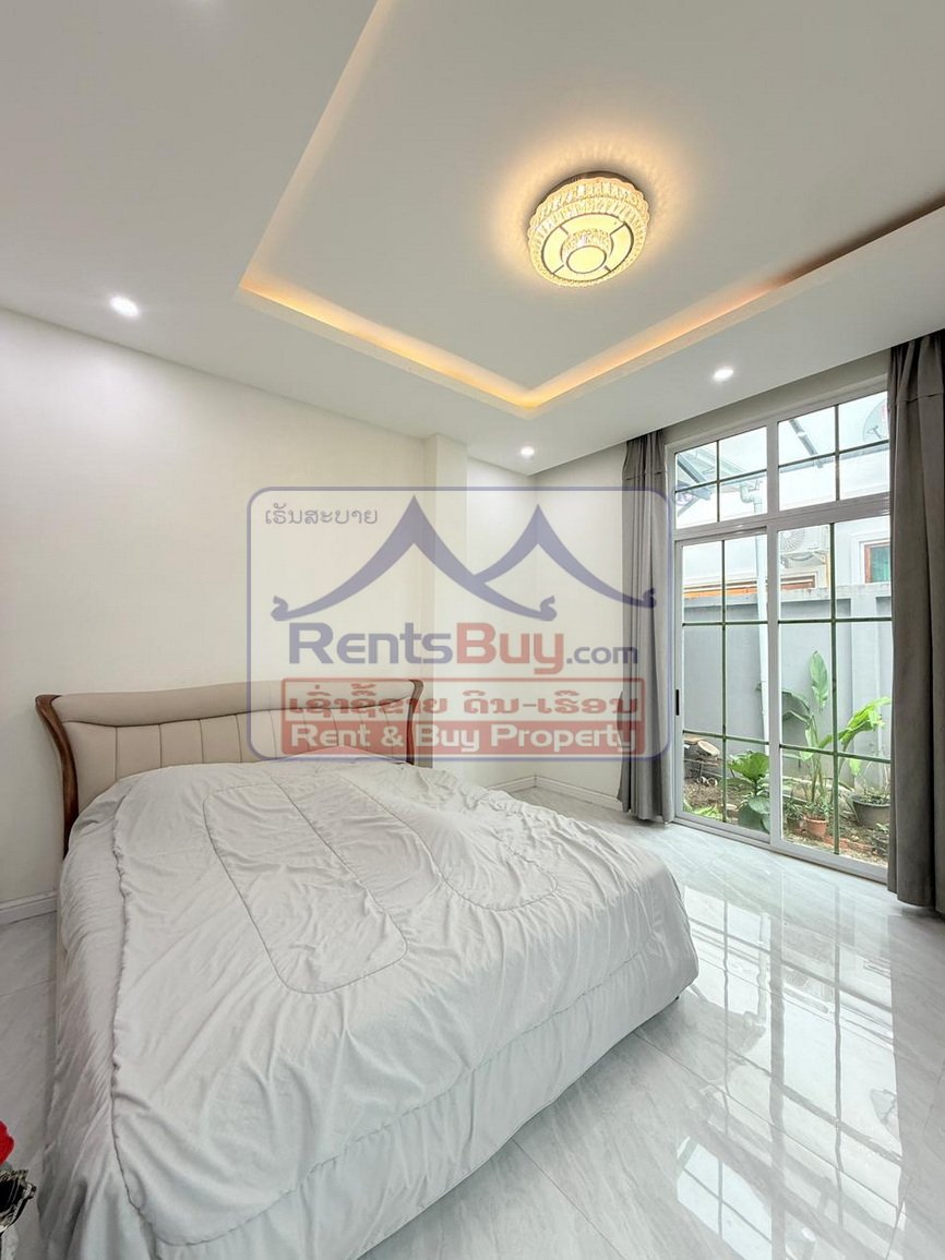 6577-Charming 3-Bedroom Home with Spacious Yard in Sisattanak District