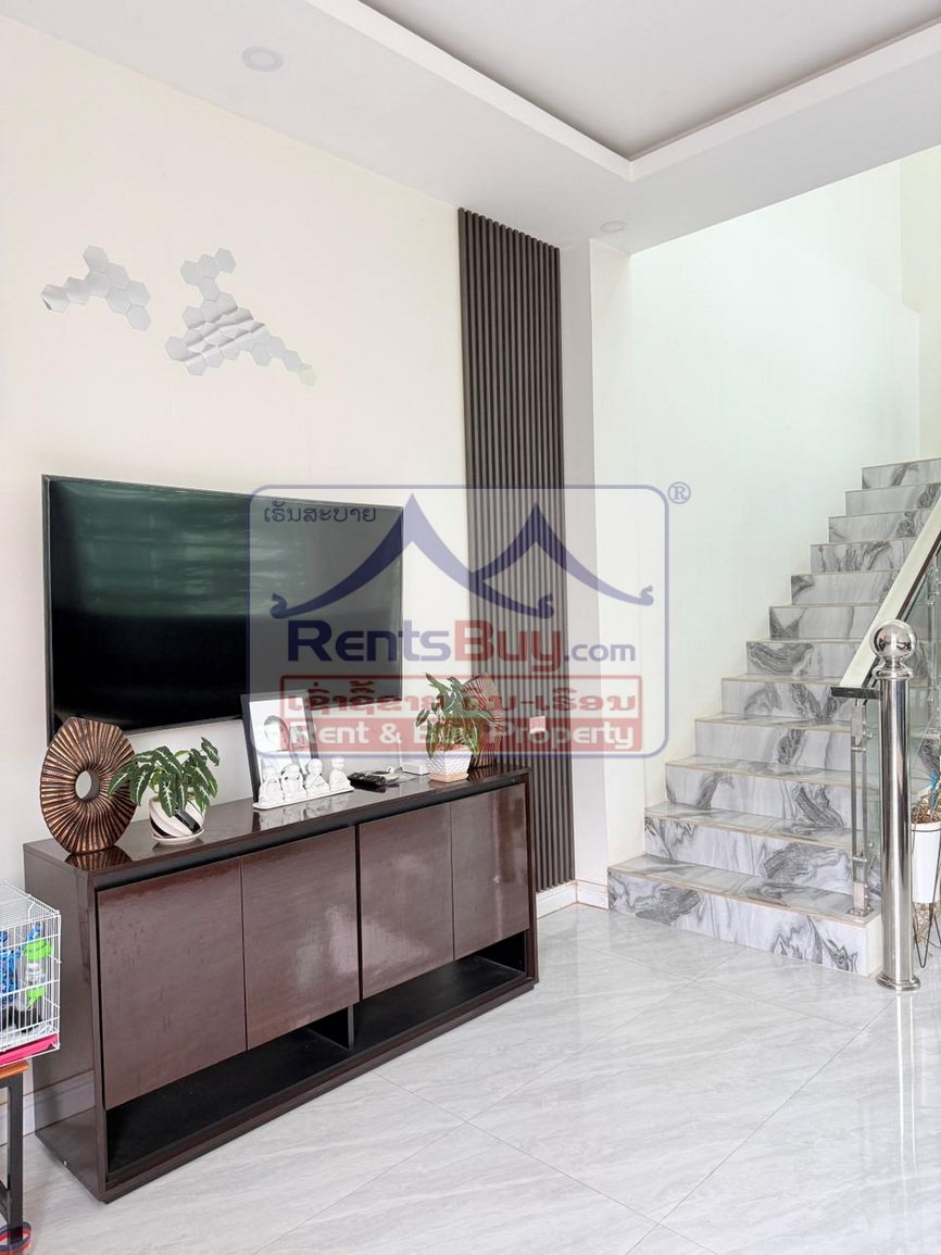 6577-Charming 3-Bedroom Home with Spacious Yard in Sisattanak District