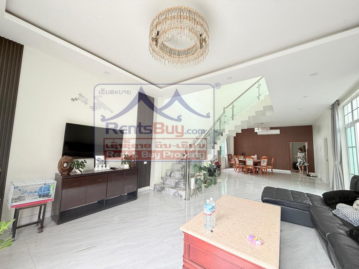 6577-Charming 3-Bedroom Home with Spacious Yard in Sisattanak District