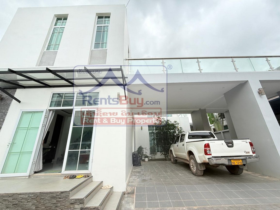 6577-Charming 3-Bedroom Home with Spacious Yard in Sisattanak District