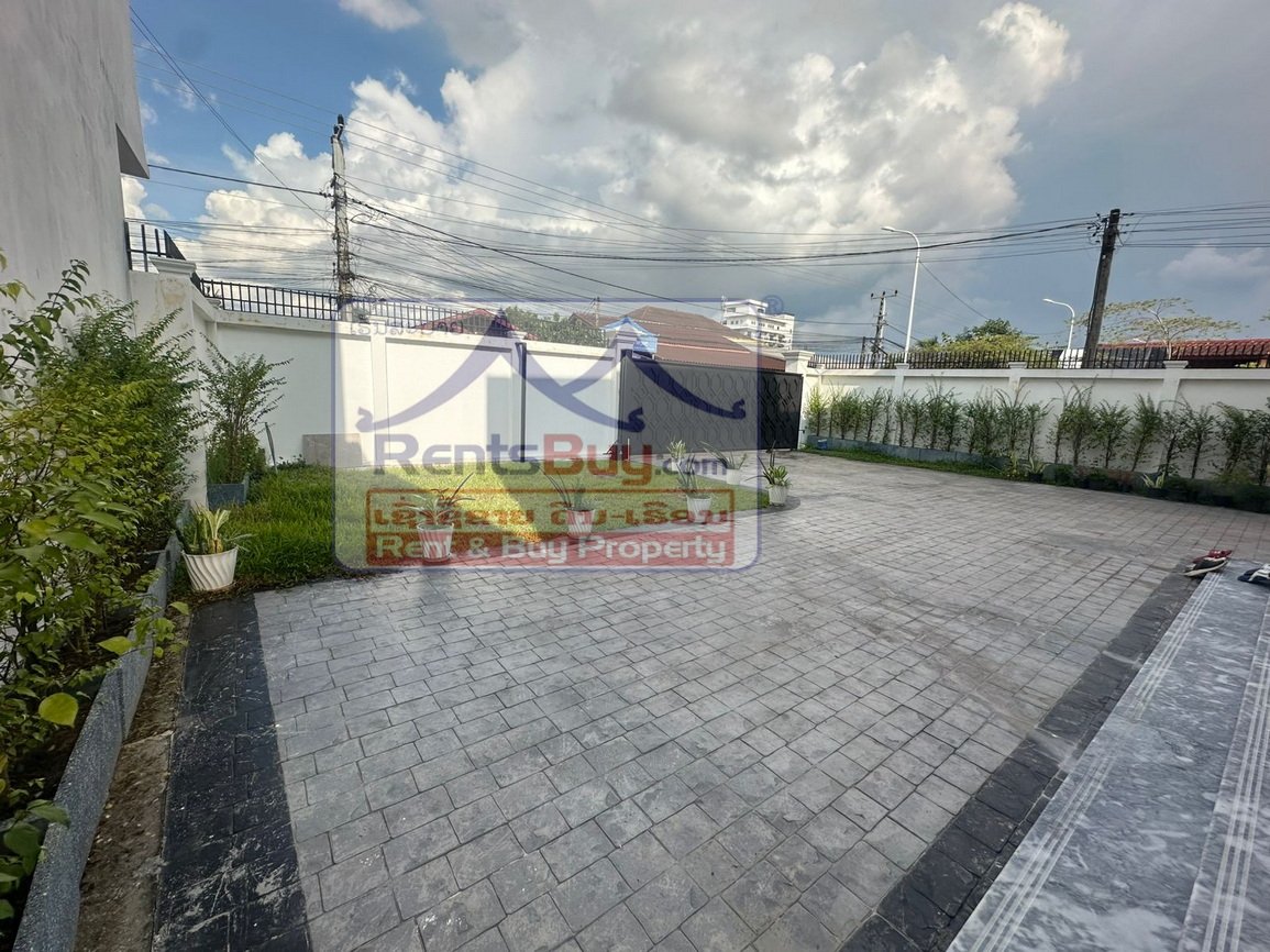 houseforrent09 6589-Modern 5-Bedroom Luxury Home in Prestigious Chanthabouly District