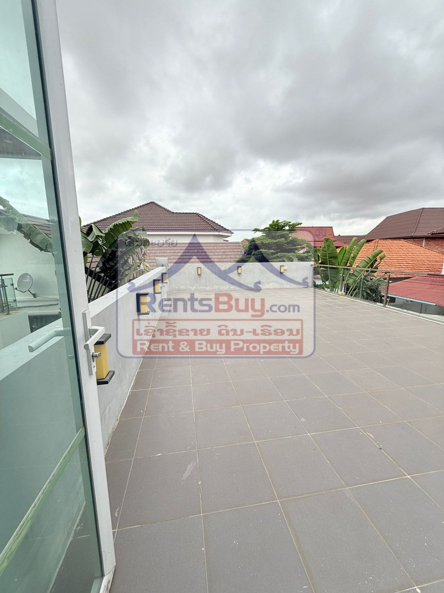 6577-Charming 3-Bedroom Home with Spacious Yard in Sisattanak District