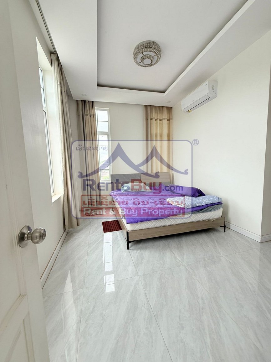 6577-Charming 3-Bedroom Home with Spacious Yard in Sisattanak District