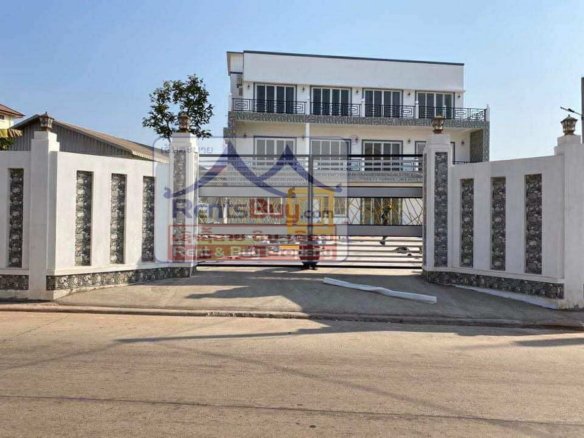 6635-Spacious 3-Storey Townhouse Near That Luang – 10 Rooms, 8 Bathrooms, Rooftop Terrace, 1,026 m² Land