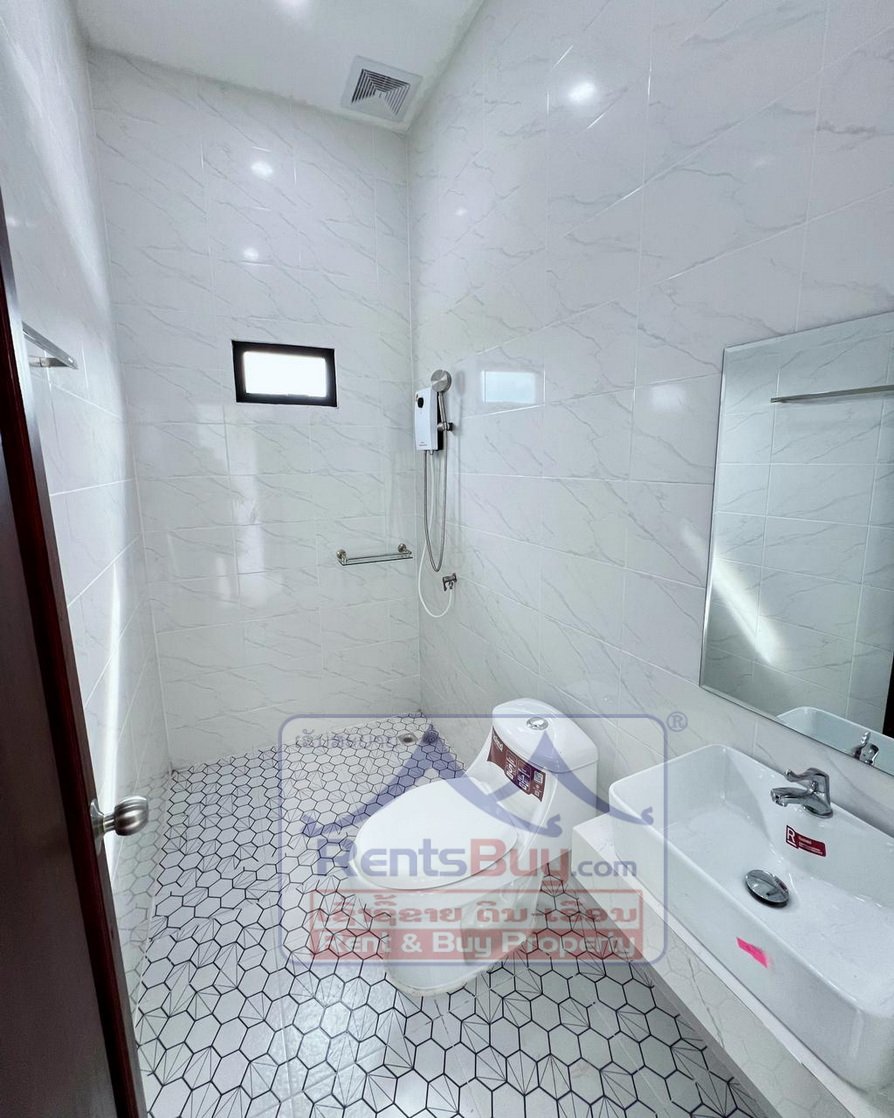 6128-Spacious Family Home Near Setthathirath Hospital – Ideal for Expats & Professionals