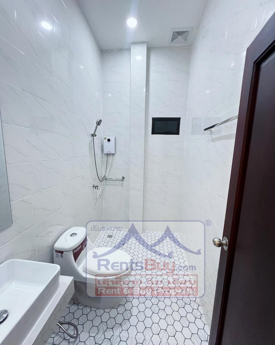 6128-Spacious Family Home Near Setthathirath Hospital – Ideal for Expats & Professionals
