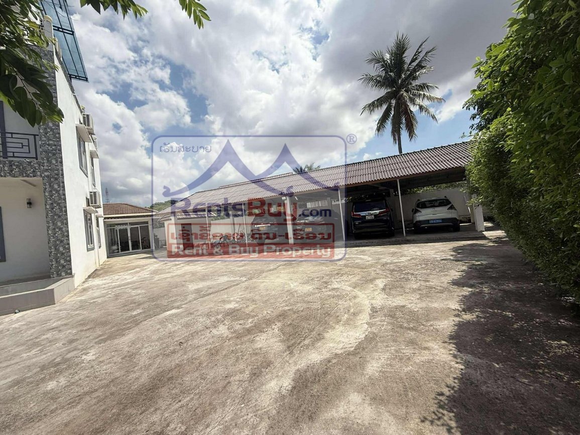 6635-Spacious 3-Storey Townhouse Near That Luang – 10 Rooms, 8 Bathrooms, Rooftop Terrace, 1,026 m² Land