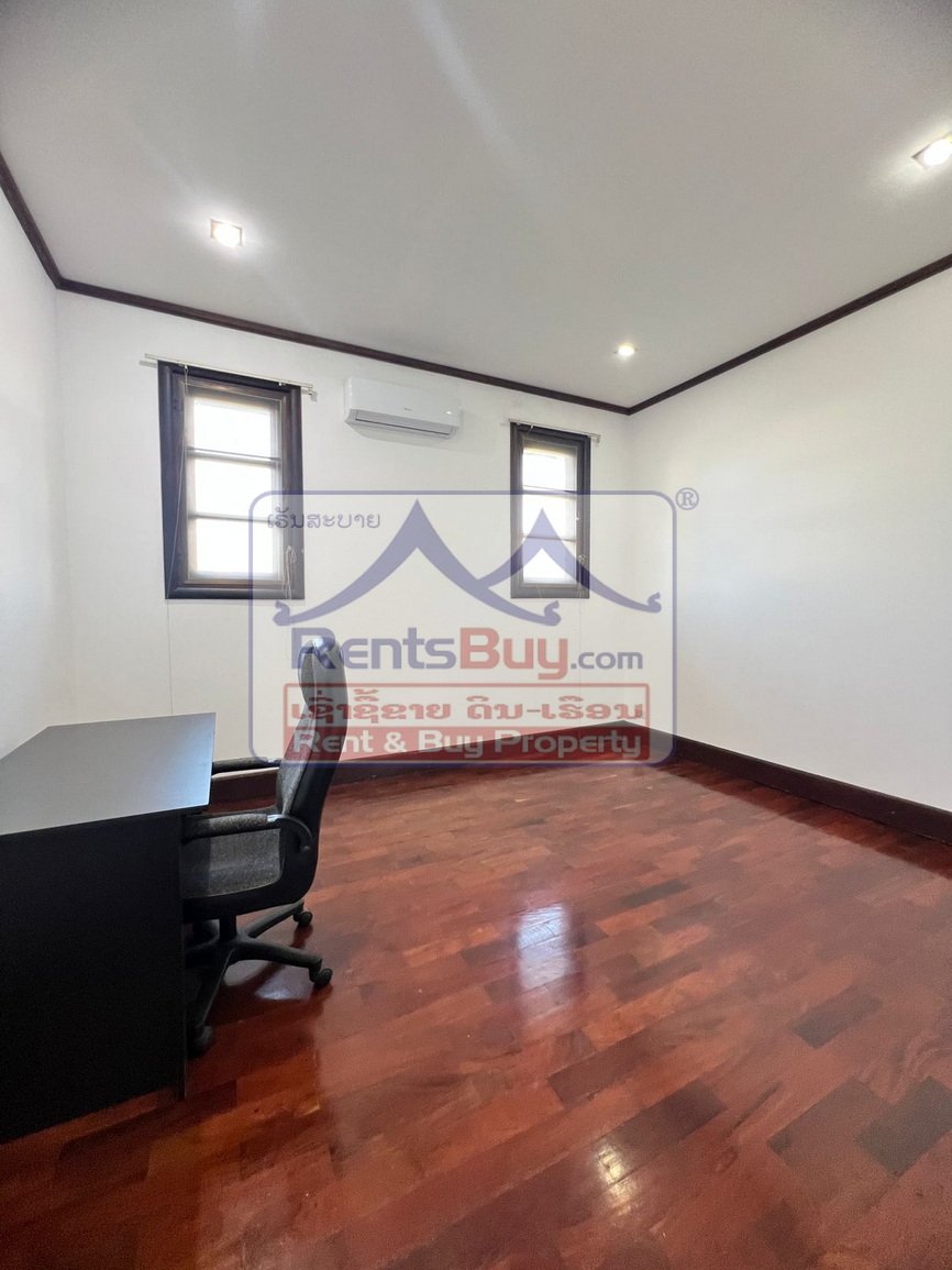 6618-Charming Lao-Style Villa for Lease in Central Vientiane – Spacious, Secure, Fully Furnished