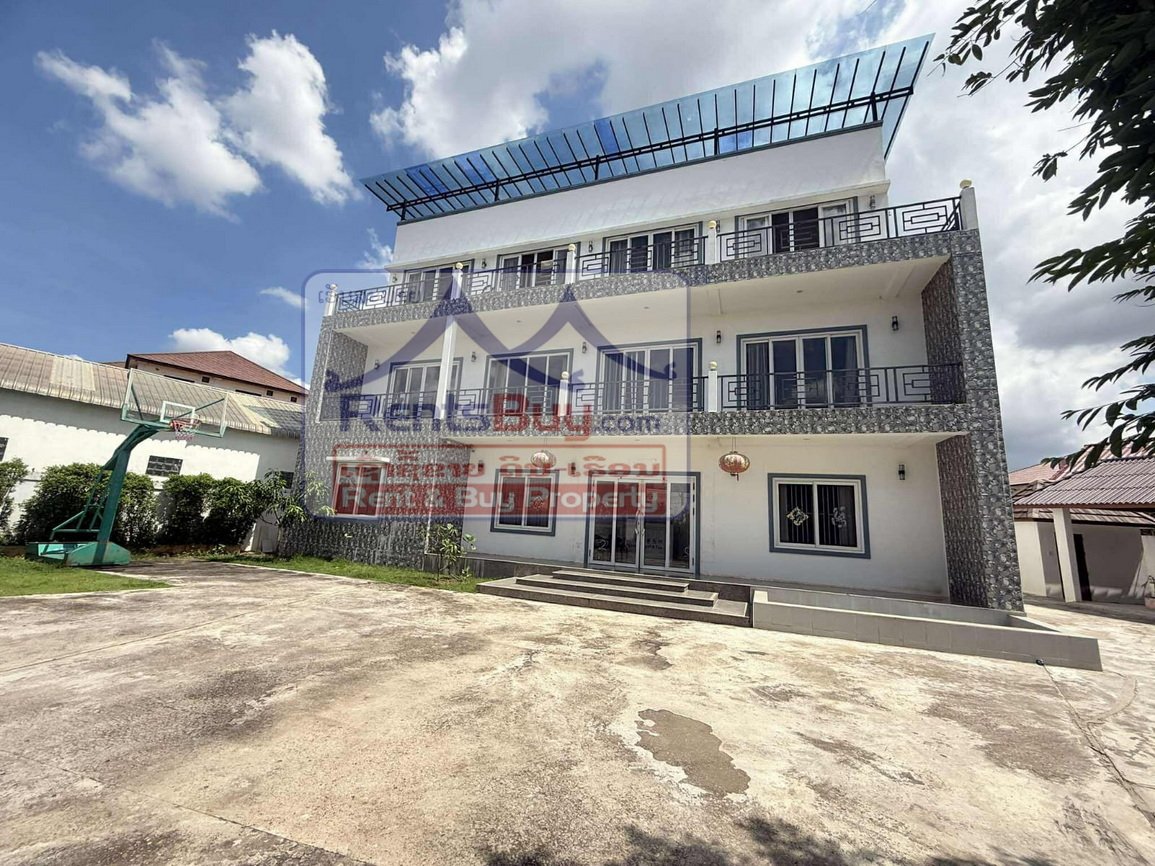 6635-Spacious 3-Storey Townhouse Near That Luang – 10 Rooms, 8 Bathrooms, Rooftop Terrace, 1,026 m² Land