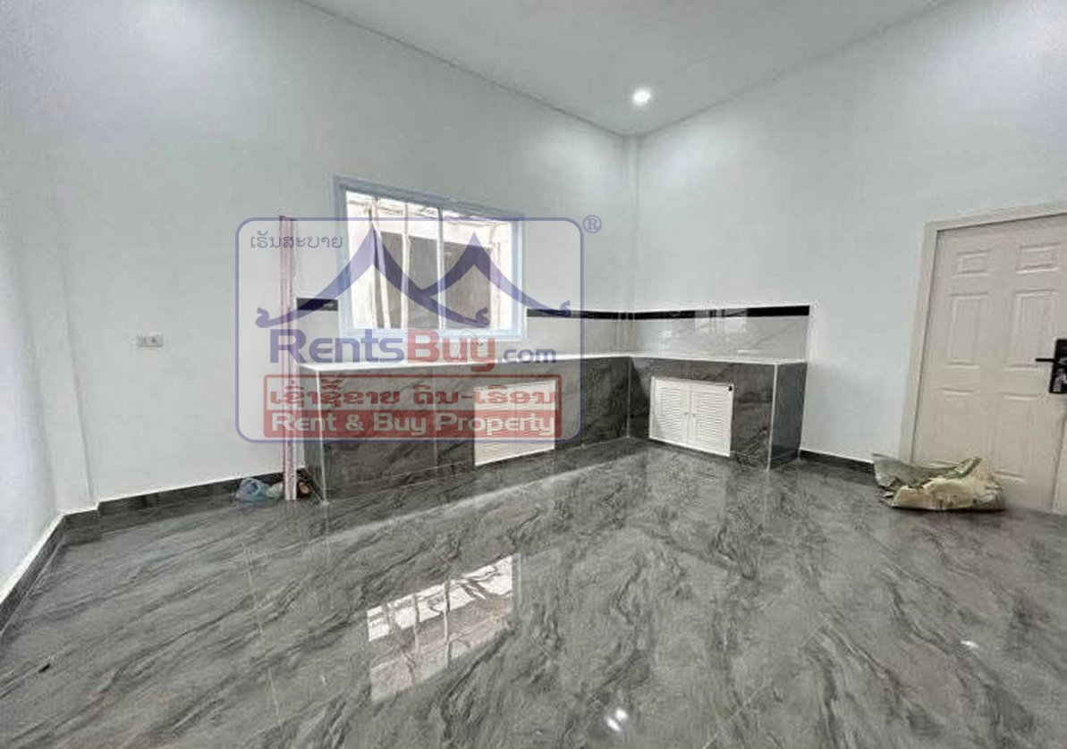 houseforsale03 6632-Turnkey Luxury Home Near Vientiane – Golf Course Views, 10-Car Parking, Owner Financing