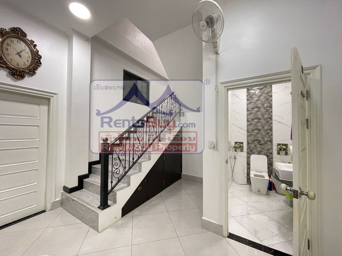 6617-Elegant 3-Story shophouse for Rent Near Patuxay – Ideal for Living or Business