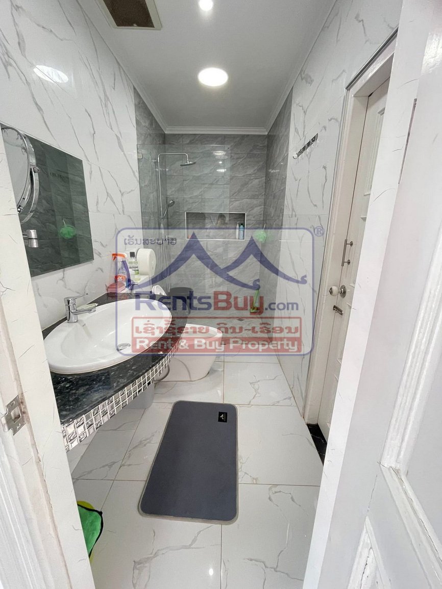 6617-Elegant 3-Story shophouse for Rent Near Patuxay – Ideal for Living or Business