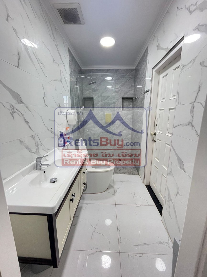 6617-Elegant 3-Story shophouse for Rent Near Patuxay – Ideal for Living or Business