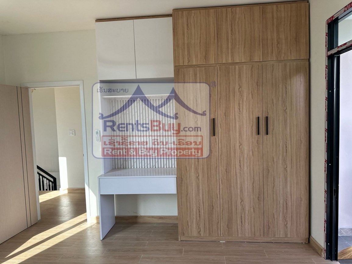 6708-Elegant Family Townhouse in the Prestigious 450-Year Road Area