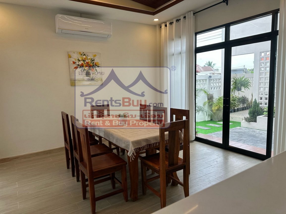 6708-Elegant Family Townhouse in the Prestigious 450-Year Road Area