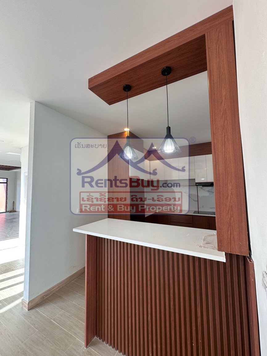 6708-Elegant Family Townhouse in the Prestigious 450-Year Road Area