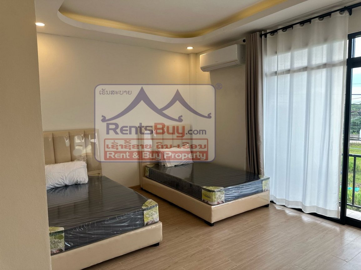 6708-Elegant Family Townhouse in the Prestigious 450-Year Road Area