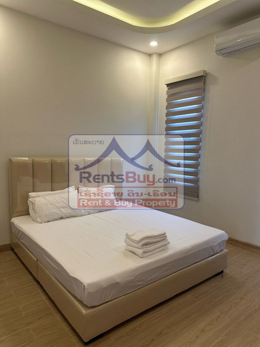 6708-Elegant Family Townhouse in the Prestigious 450-Year Road Area