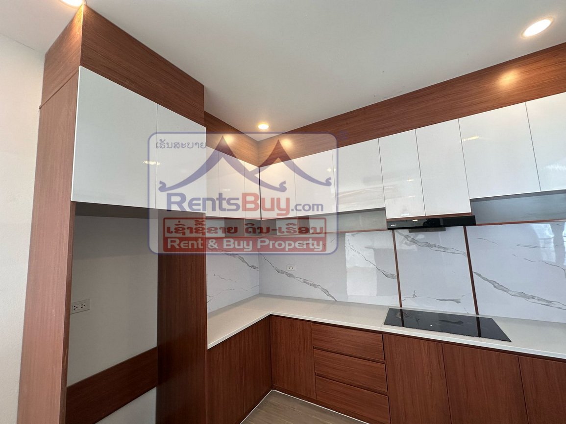 6708-Elegant Family Townhouse in the Prestigious 450-Year Road Area