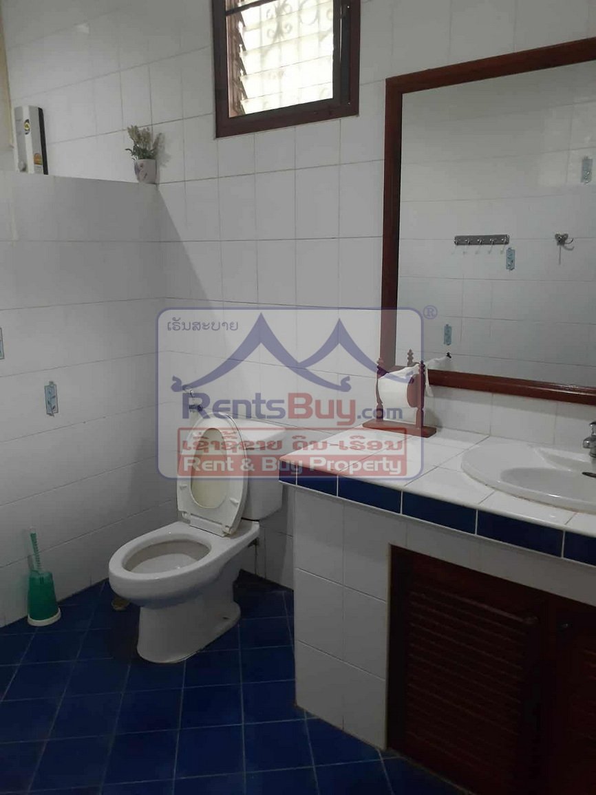 6713-Modern 5-Bedroom Residence for Rent in a Quiet, Well-Connected Neighborhood