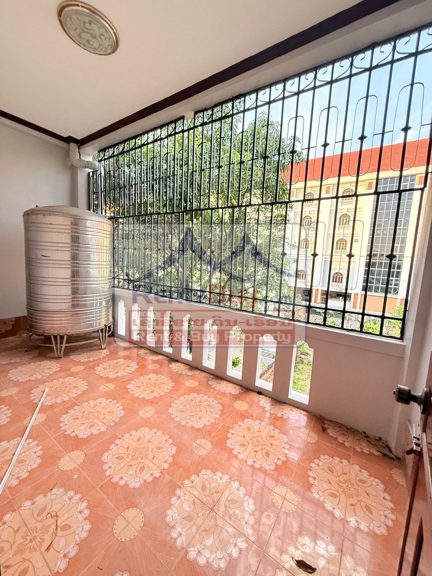 shophouseforrent05 6659-Versatile 3-Story Shophouse in Prime Vat Simeuang – Ideal for Office, Guesthouse, or Mixed Use