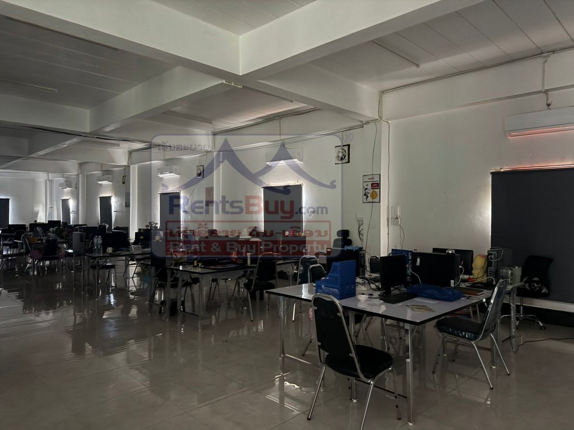 5962-Versatile Three-Story Shophouse for Rent Near Conference Hall – Perfect for Offices, Language Centers & Retail