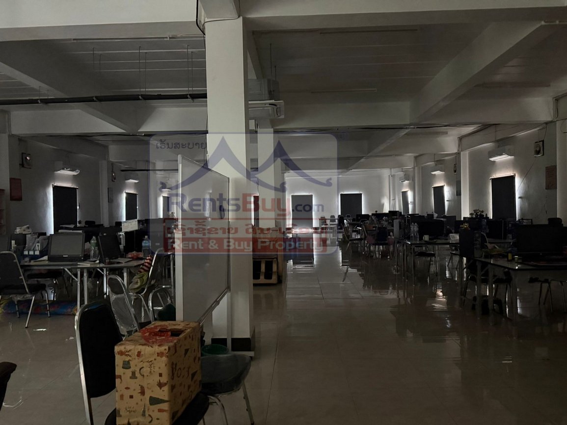 5962-Versatile Three-Story Shophouse for Rent Near Conference Hall – Perfect for Offices, Language Centers & Retail
