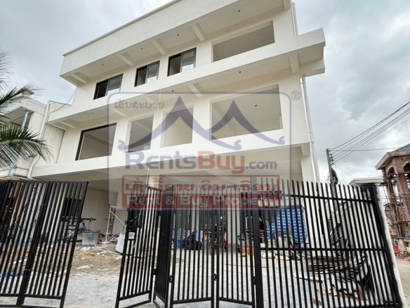 6680-Prime Shophouse for Rent – Perfect for Clinic, Office, or Beauty Business Near 103 Hospital