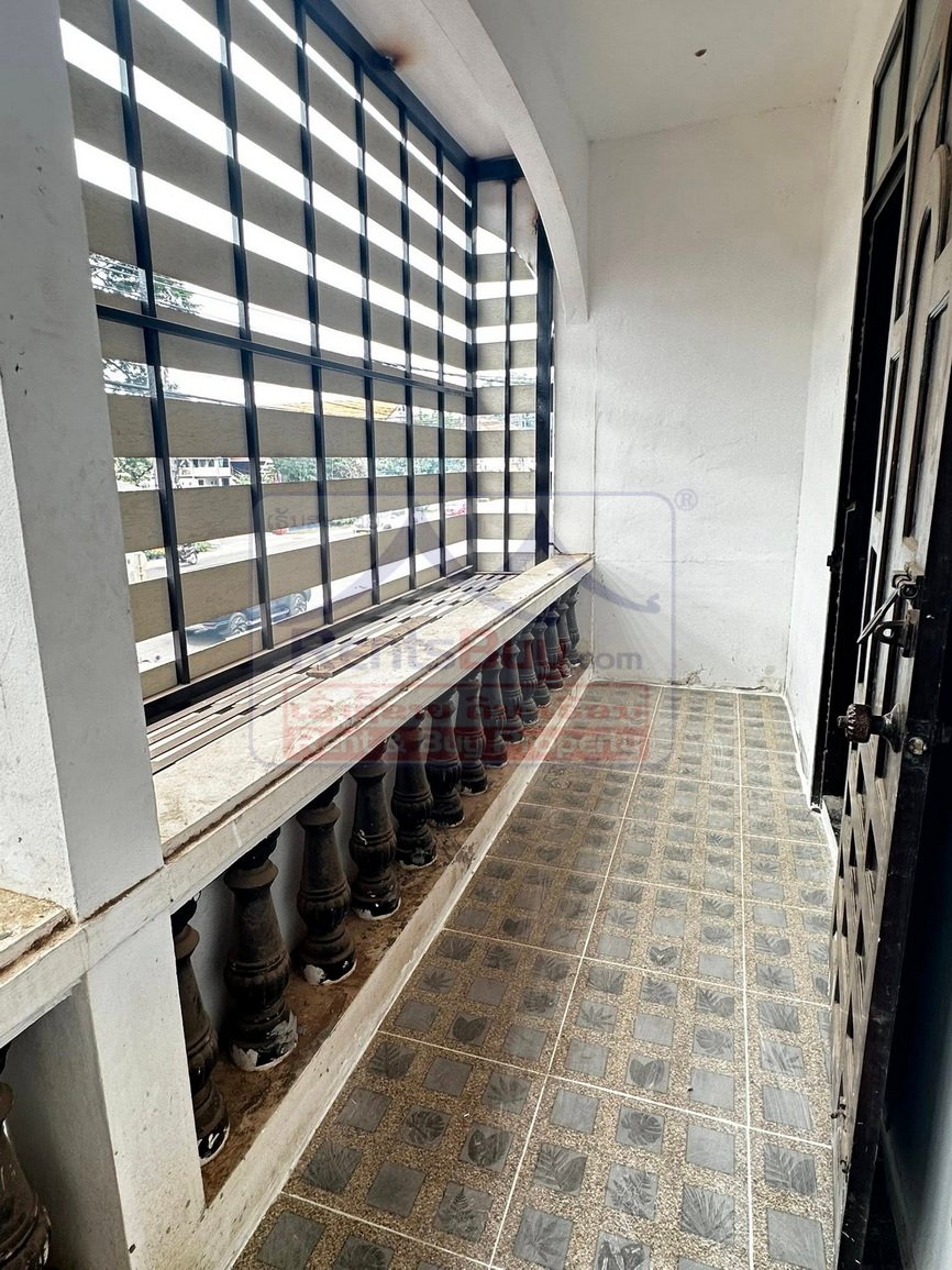 buildingforrent06 6743-Sisattanak District: Fully Furnished, Versatile Flat in Prime Expat Community